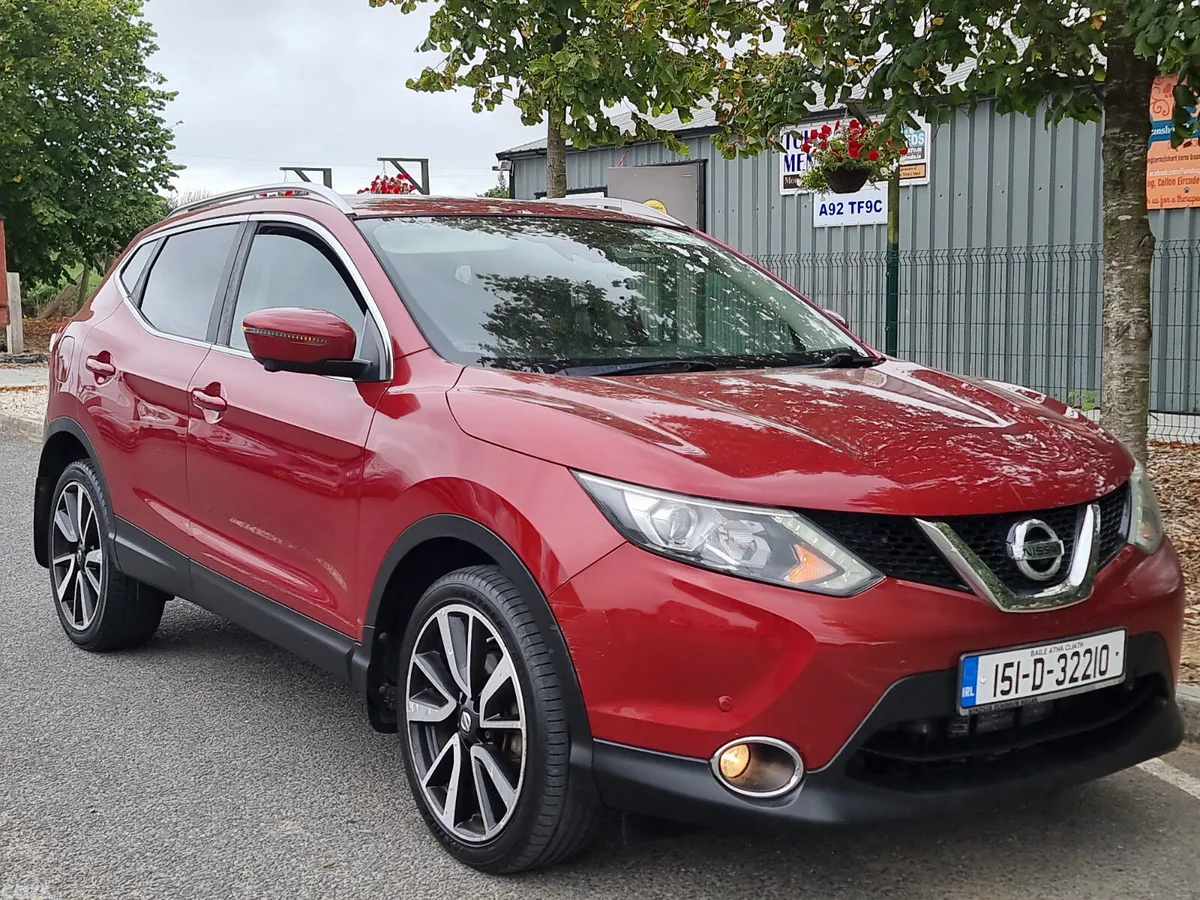 Nissan Qashqai Hatchback, Diesel, 2015, Red