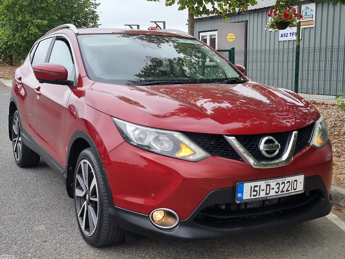 Nissan Qashqai Hatchback, Diesel, 2015, Red
