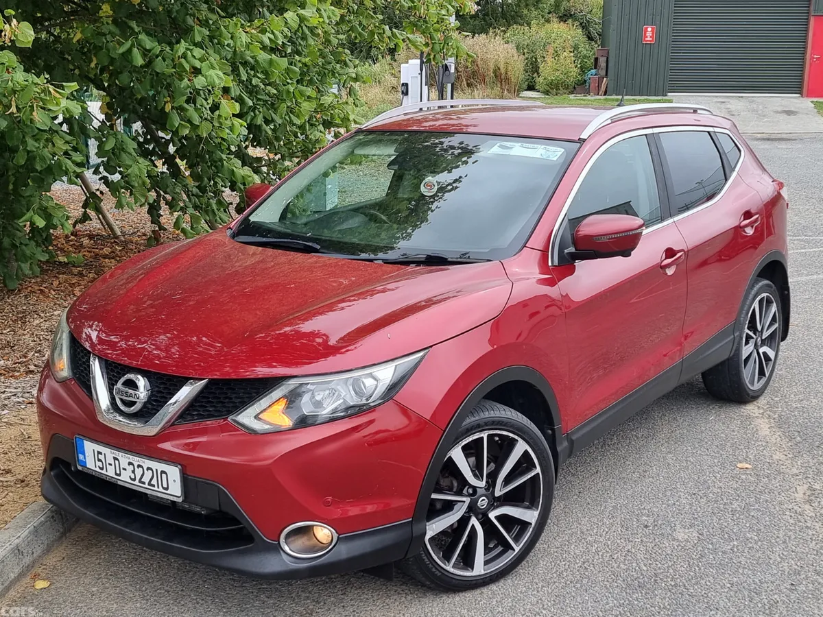 Nissan Qashqai Hatchback, Diesel, 2015, Red