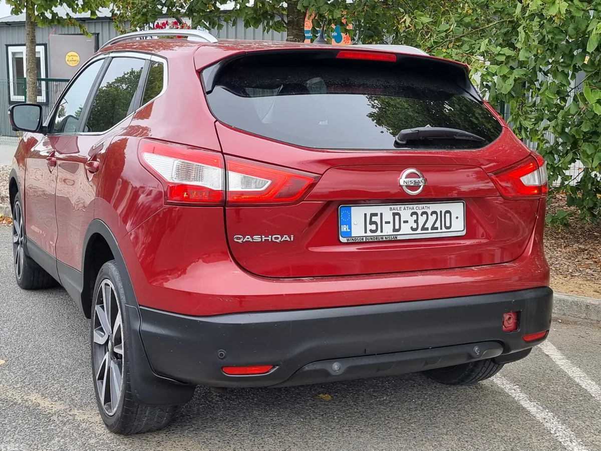Nissan Qashqai Hatchback, Diesel, 2015, Red