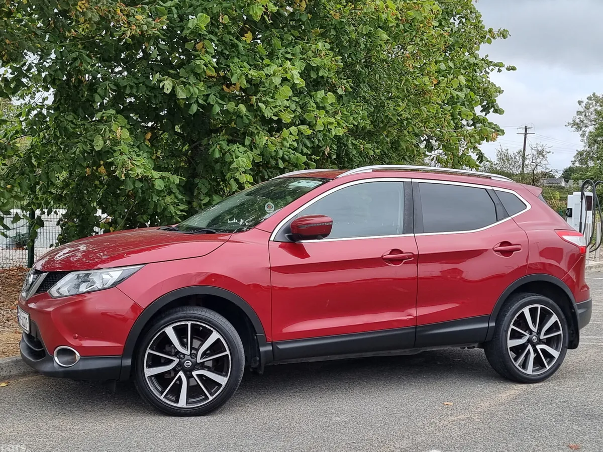 Nissan Qashqai Hatchback, Diesel, 2015, Red