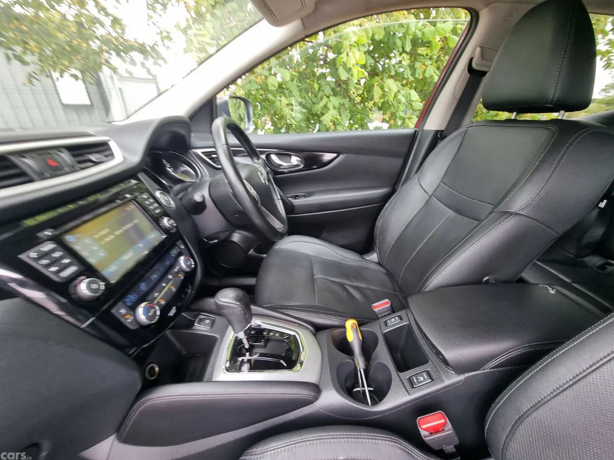 Nissan Qashqai Hatchback, Diesel, 2015, Red