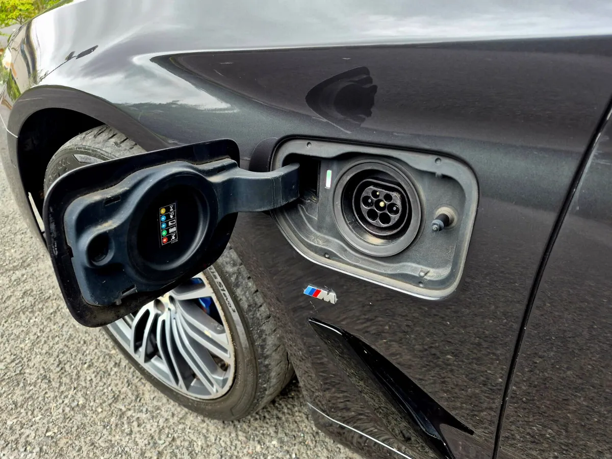 BMW 5-Series Saloon, Petrol Plug-in Hybrid, 2018, Grey
