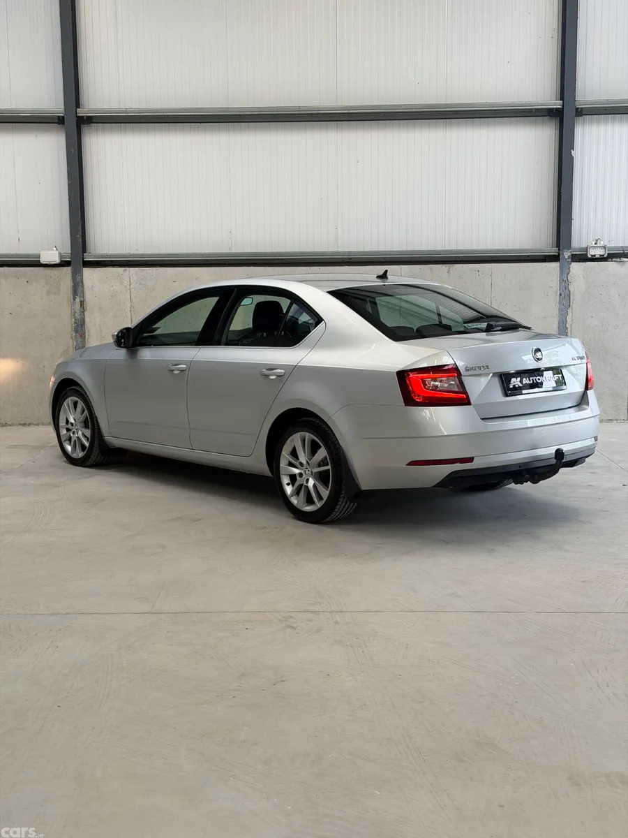 Skoda Octavia Saloon, Diesel, 2020, Grey