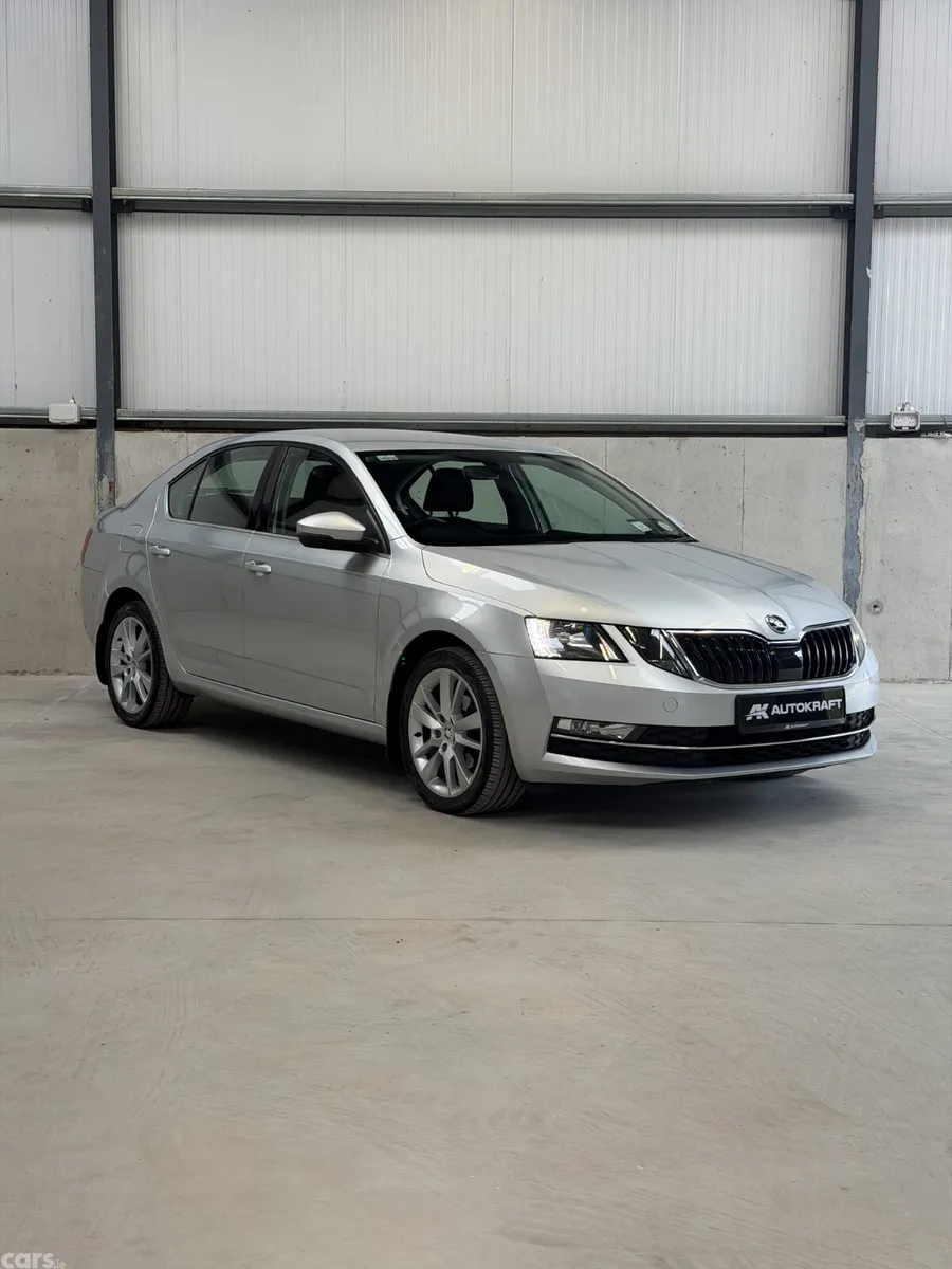 Skoda Octavia Saloon, Diesel, 2020, Grey