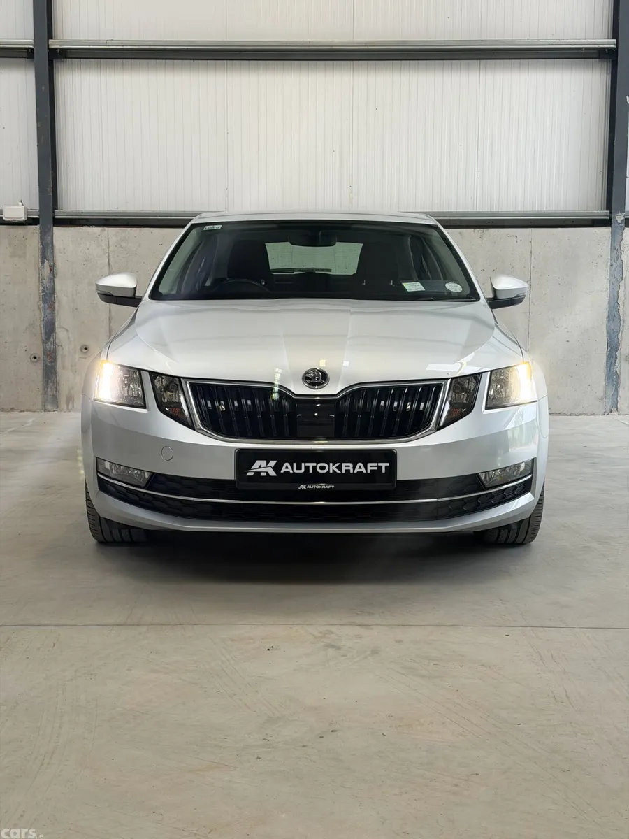 Skoda Octavia Saloon, Diesel, 2020, Grey