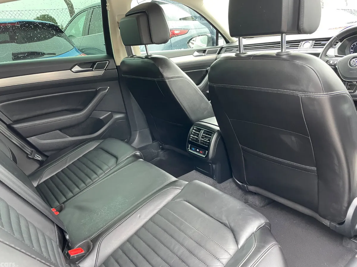 Volkswagen Passat Saloon, Petrol, 2018, Grey