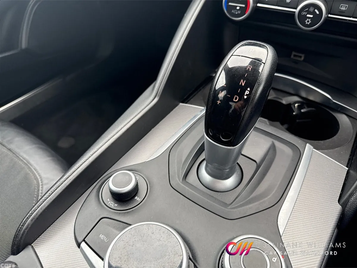 Alfa Romeo Giulia Saloon, Diesel, 2017, Black