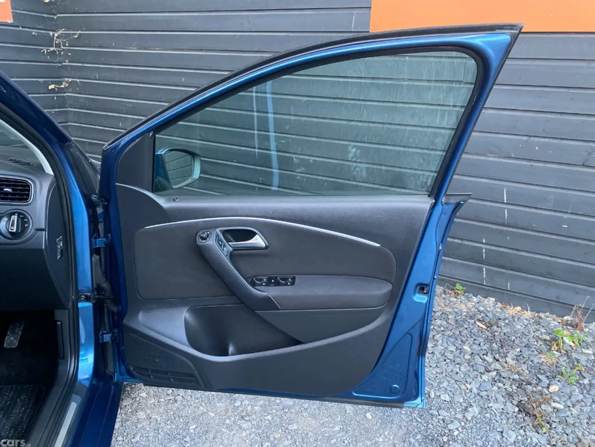 Volkswagen Polo Hatchback, Petrol, 2016, Blue