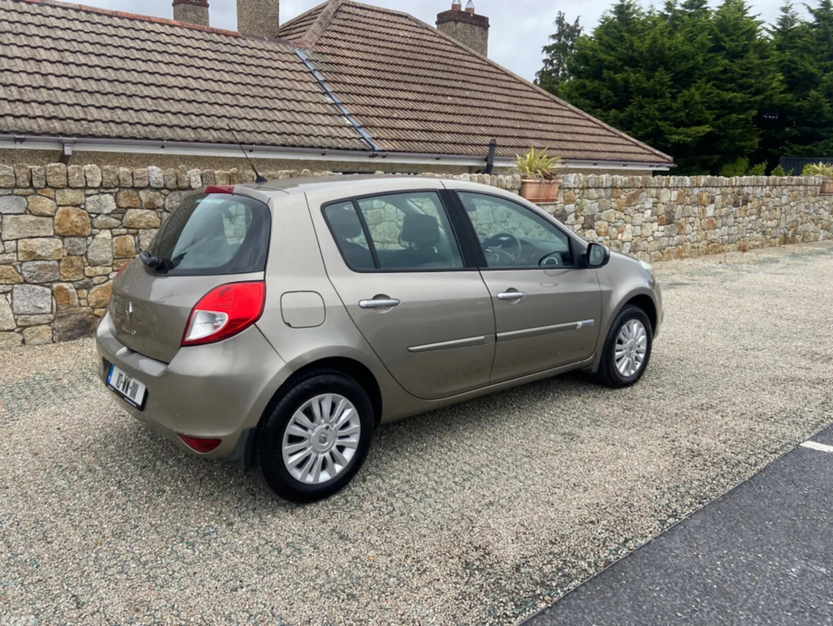 Renault Clio Hatchback, Unknown, 2010, Gold
