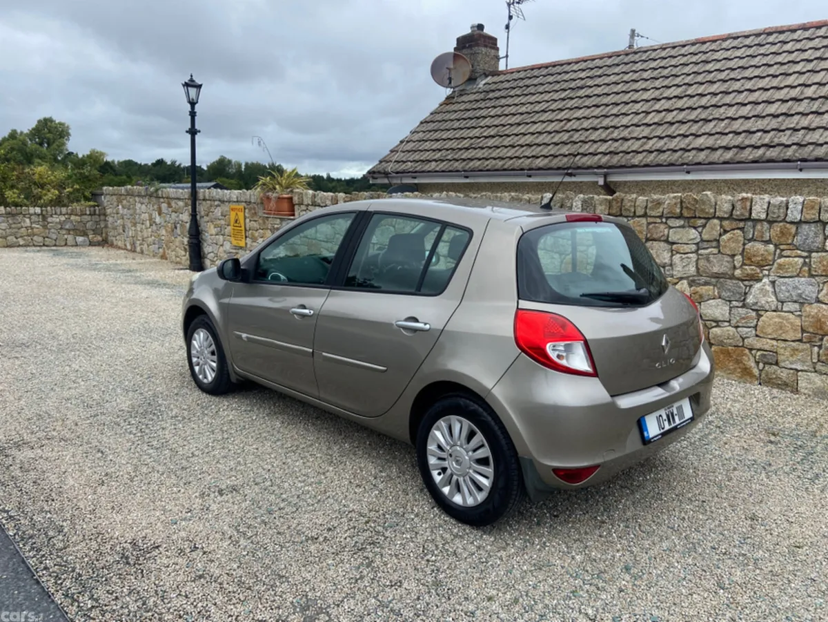 Renault Clio Hatchback, Unknown, 2010, Gold