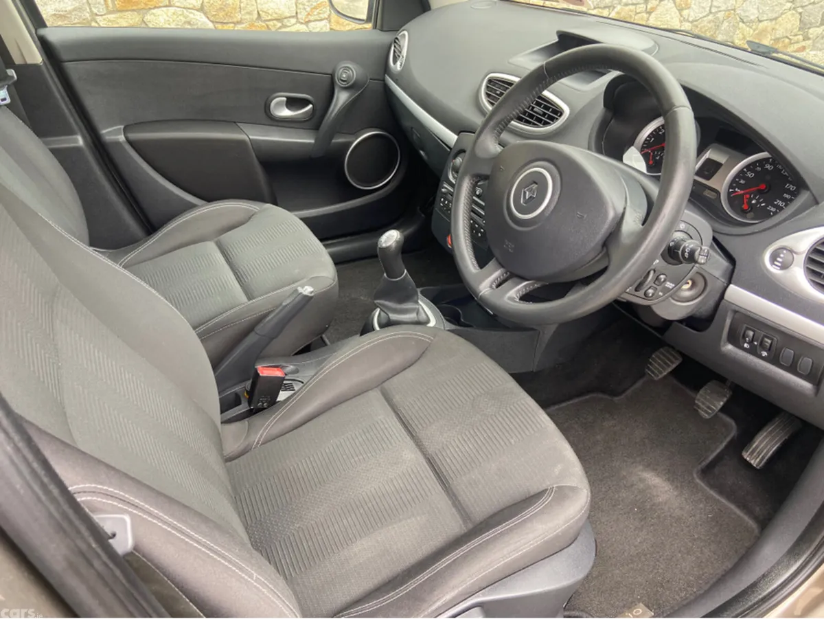 Renault Clio Hatchback, Unknown, 2010, Gold