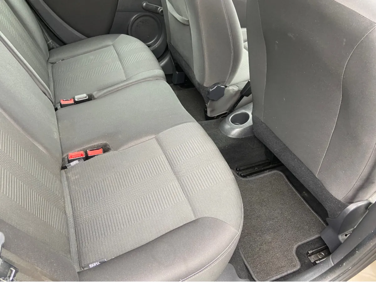 Renault Clio Hatchback, Unknown, 2010, Gold