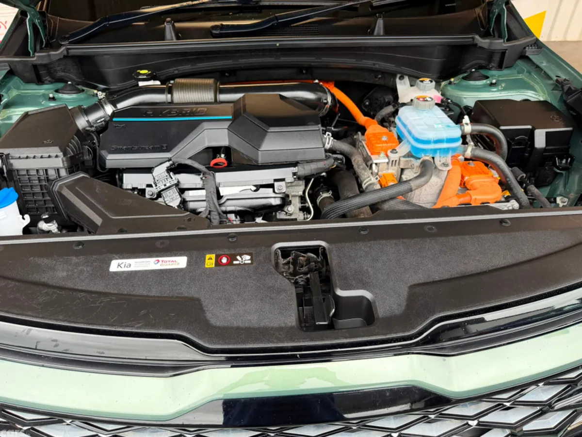 Kia Sportage MPV, Petrol Plug-in Hybrid, 2022, Green