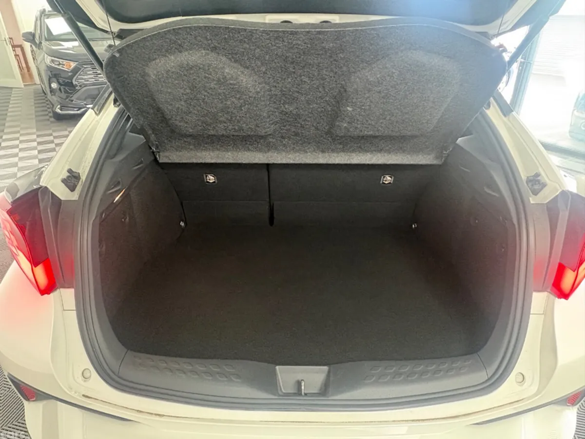 Toyota C-HR SUV, Petrol Hybrid, 2020, White