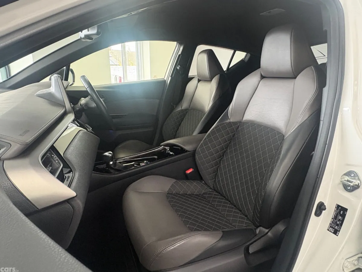 Toyota C-HR SUV, Petrol Hybrid, 2020, White