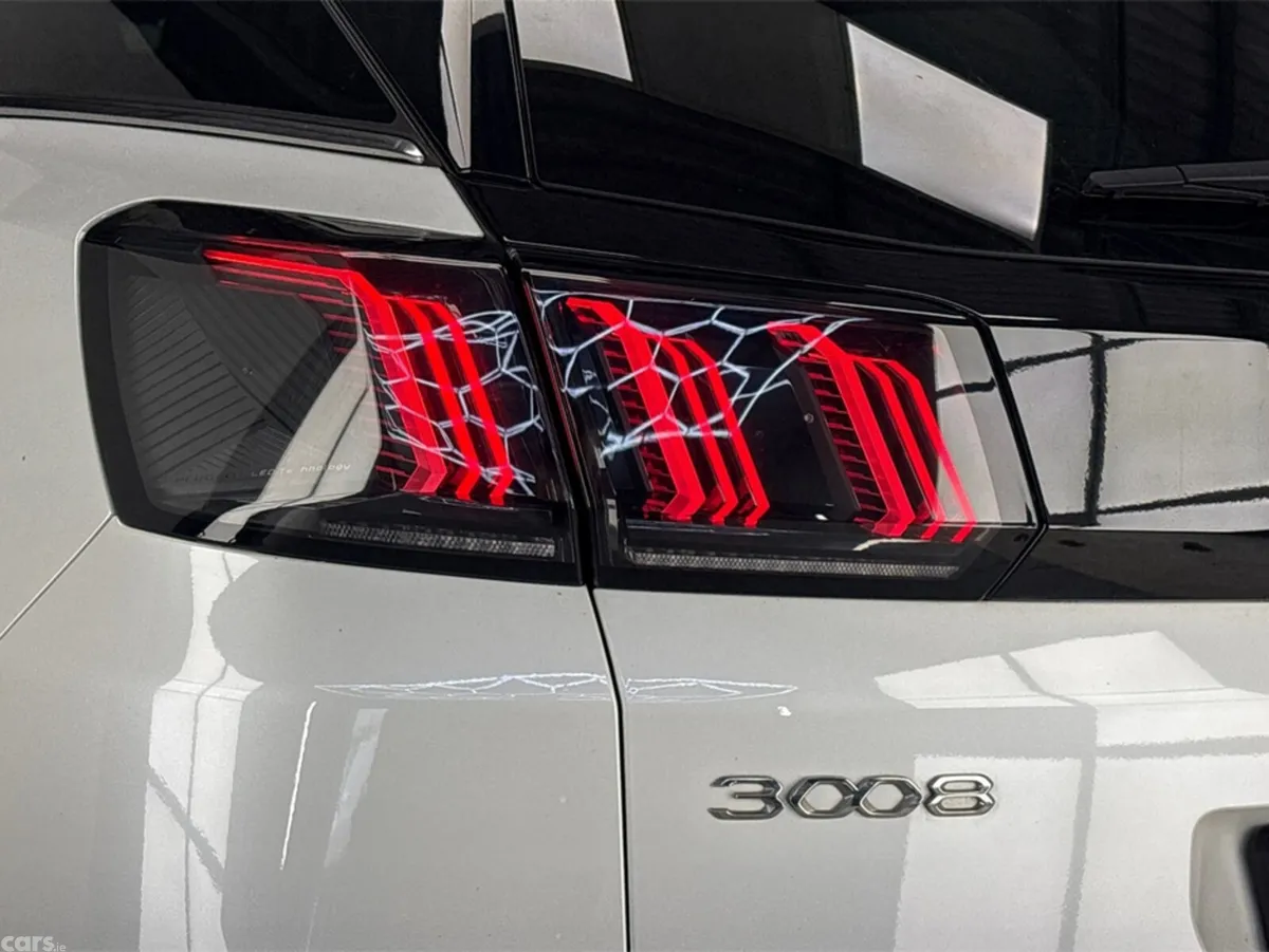 Peugeot 3008 Hatchback, Petrol Plug-in Hybrid, 2024, White