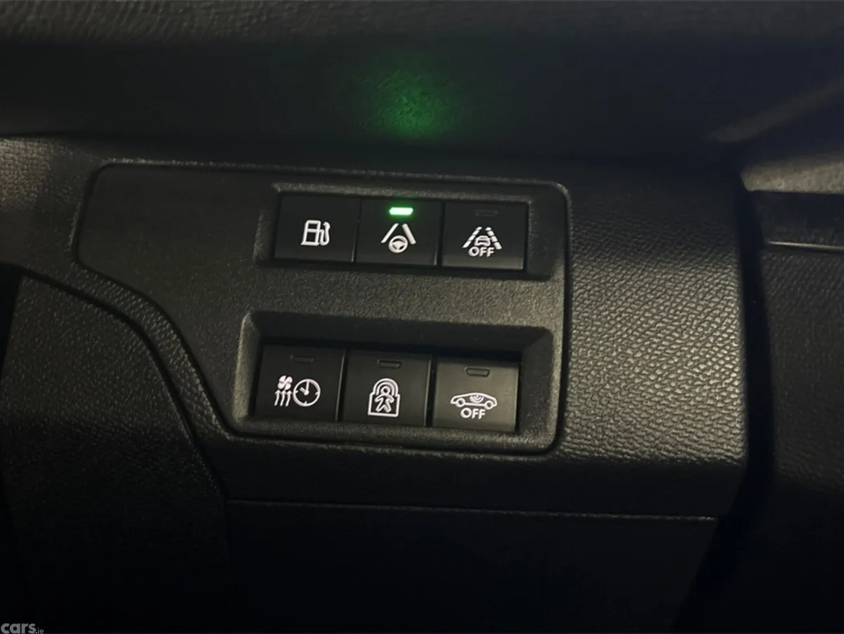 Peugeot 3008 Hatchback, Petrol Plug-in Hybrid, 2024, White