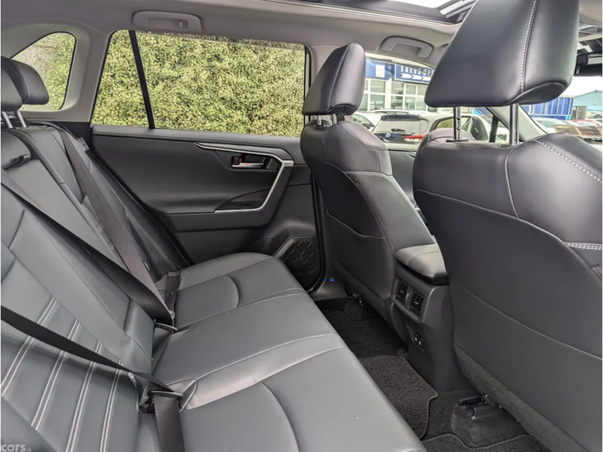 Toyota RAV4 SUV, Petrol Hybrid, 2019, White