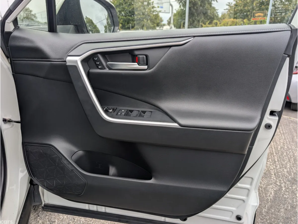 Toyota RAV4 SUV, Petrol Hybrid, 2019, White