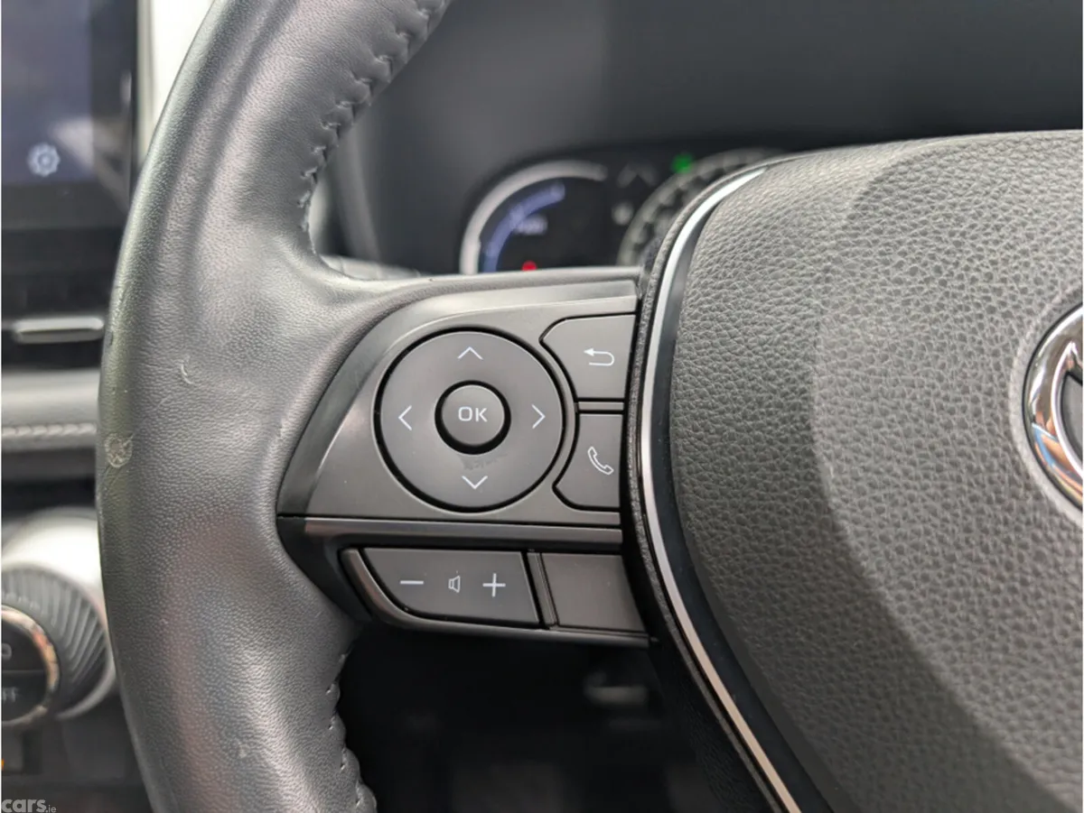 Toyota RAV4 SUV, Petrol Hybrid, 2019, White