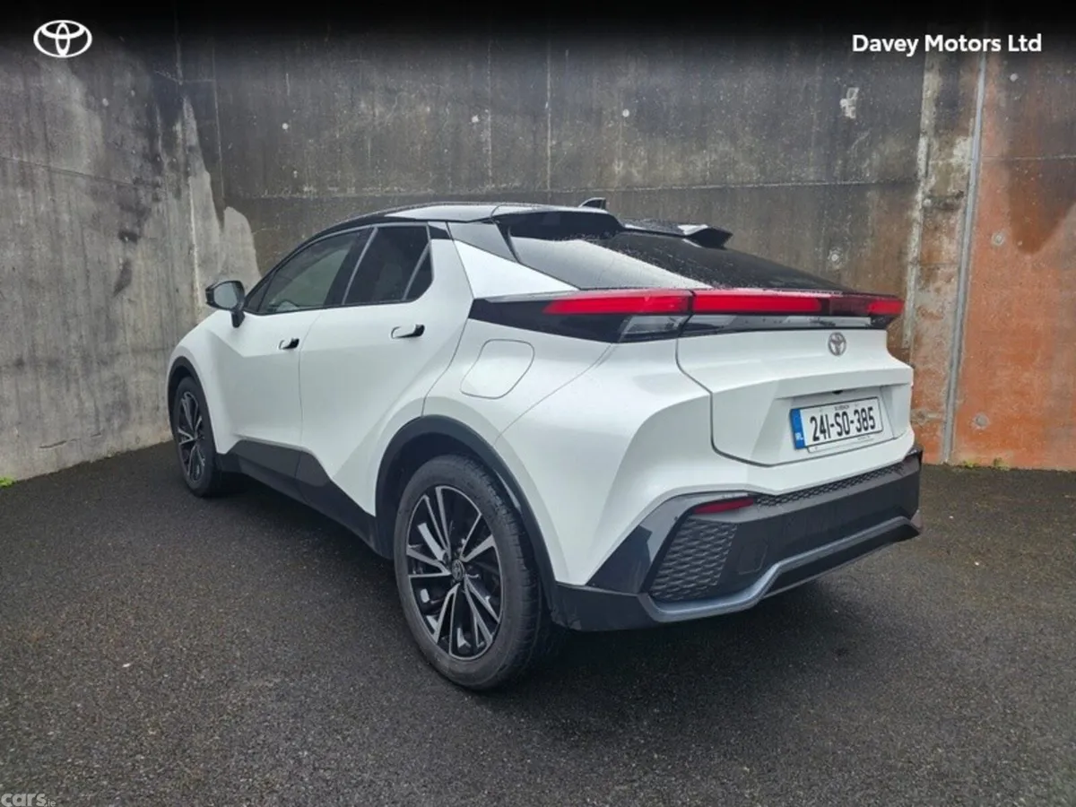 Toyota C-HR SUV, Petrol Hybrid, 2024, White