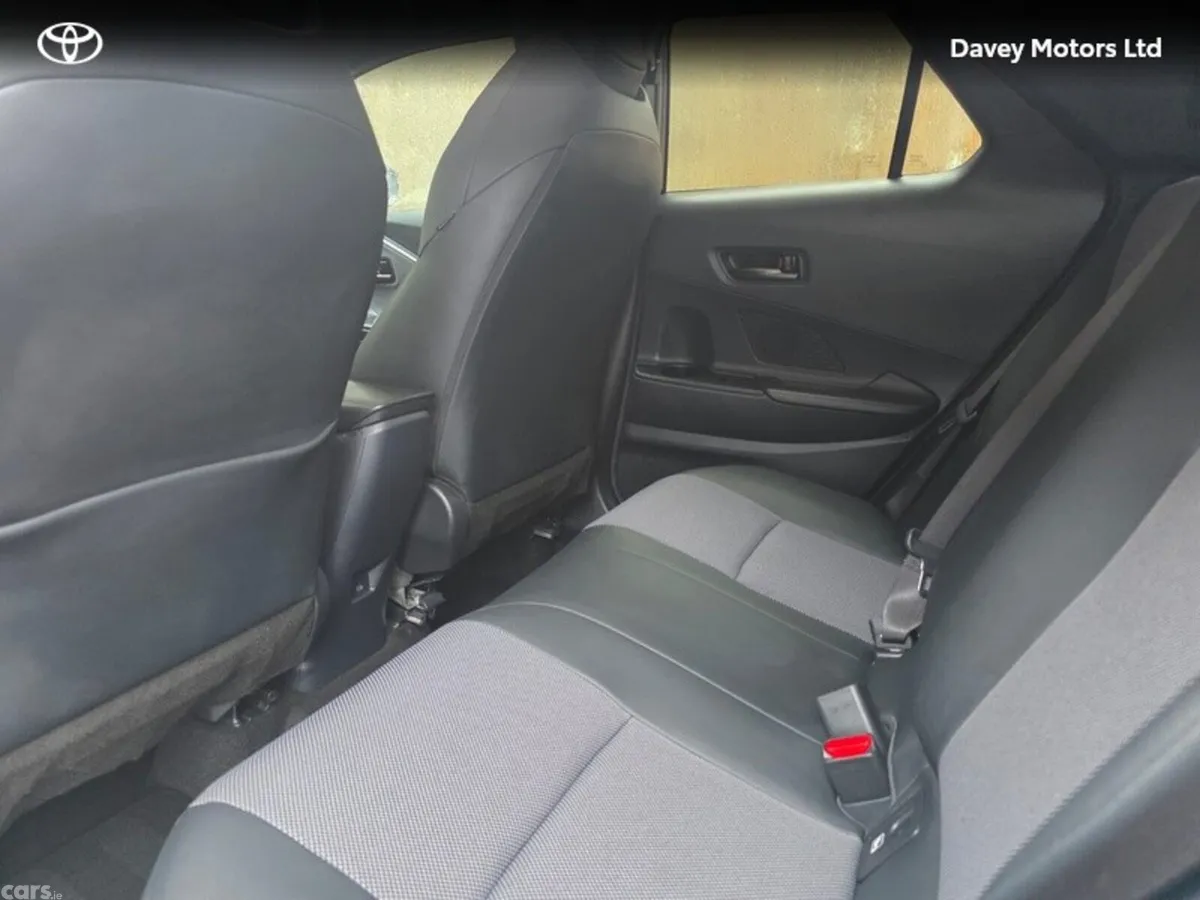 Toyota C-HR SUV, Petrol Hybrid, 2024, White