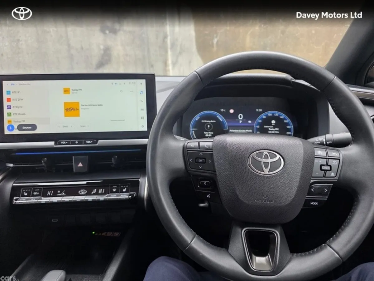 Toyota C-HR SUV, Petrol Hybrid, 2024, White