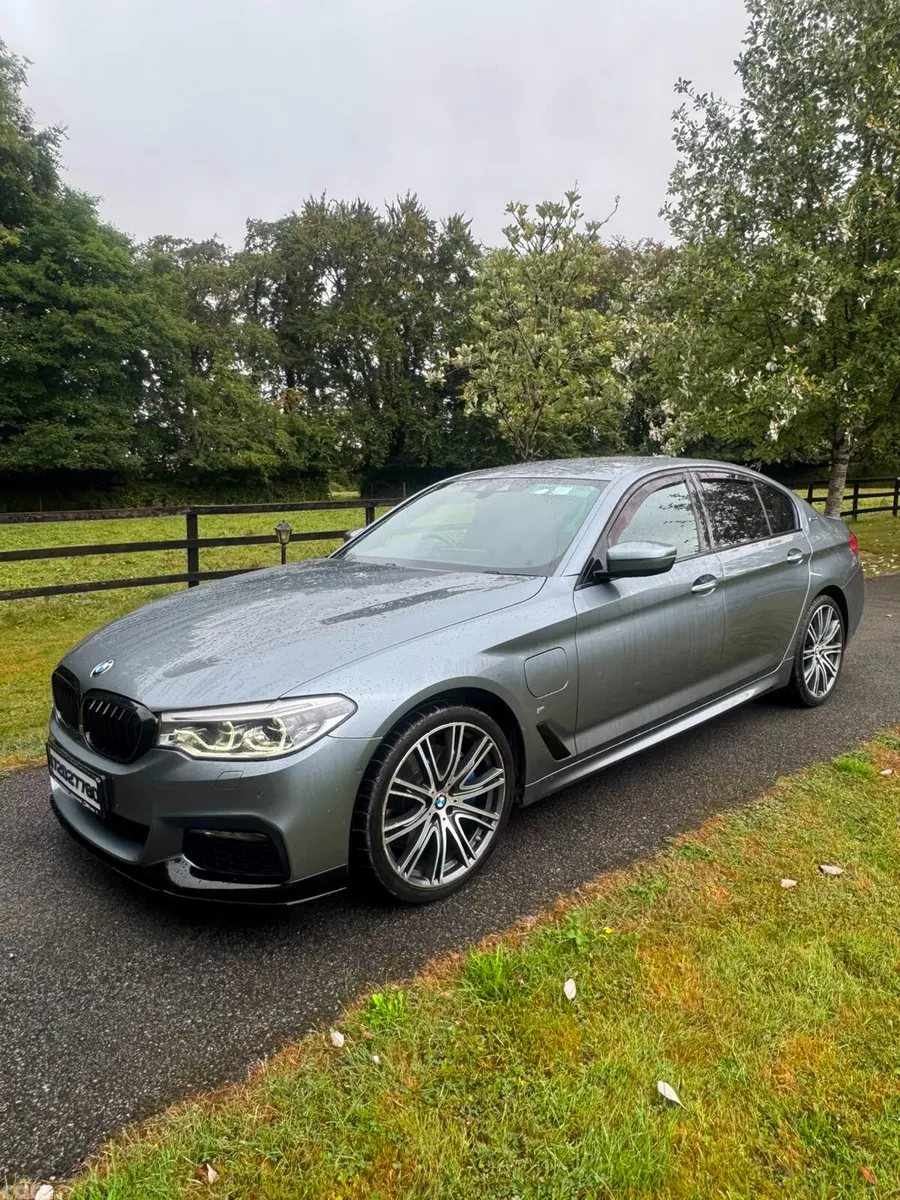BMW 5-Series Saloon, Petrol Plug-in Hybrid, 2017, Blue