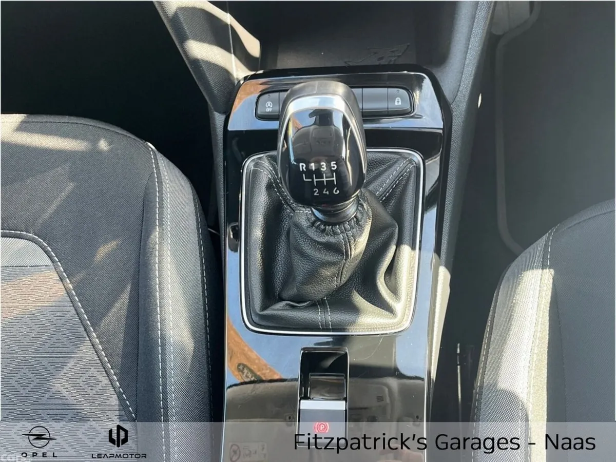 Opel Mokka SUV, Petrol, 2025, Red