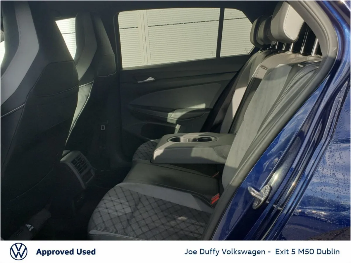 Volkswagen Golf Estate, Petrol, 2024, Blue