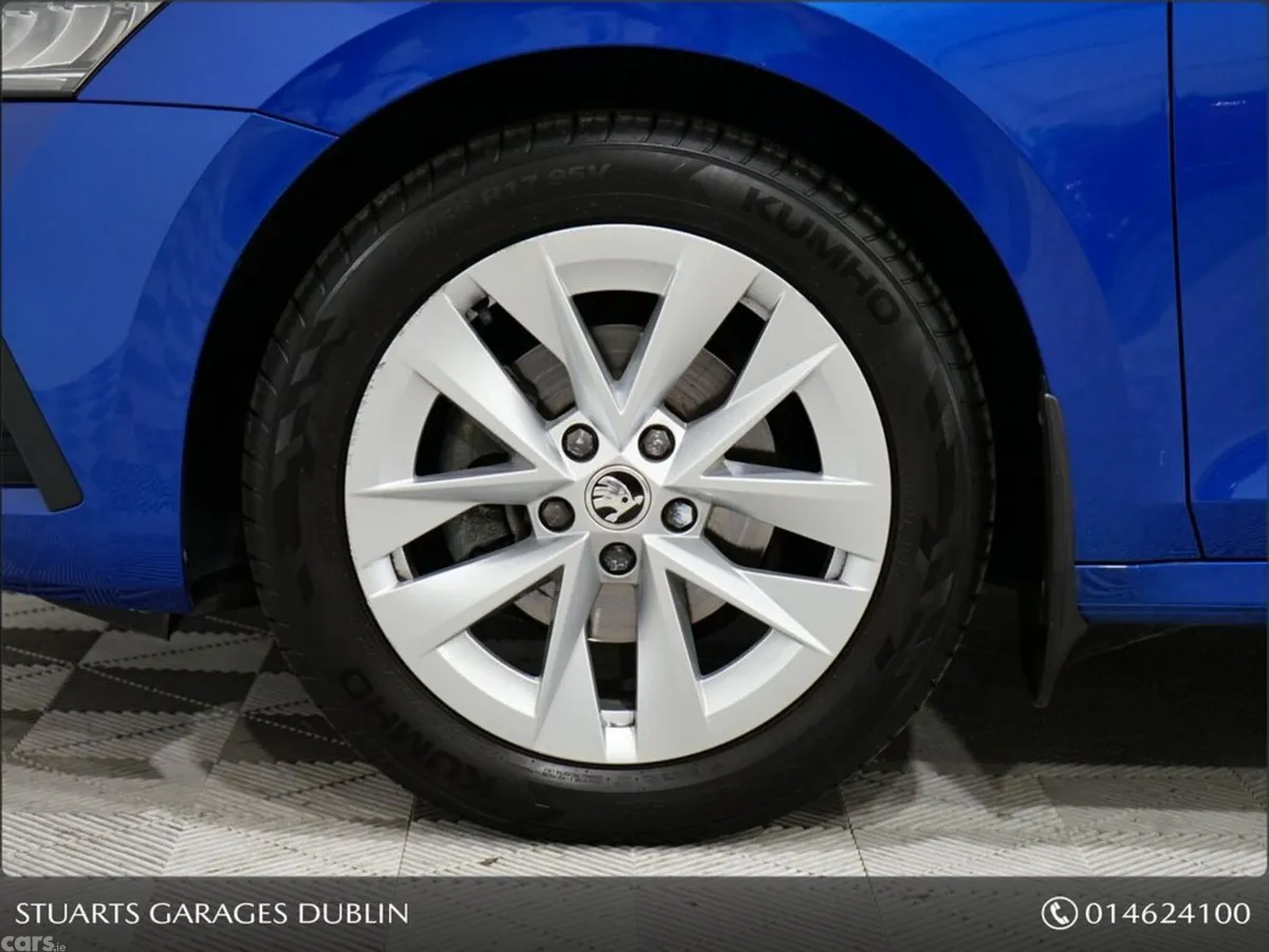 Skoda Octavia Saloon, Petrol, 2023, Blue