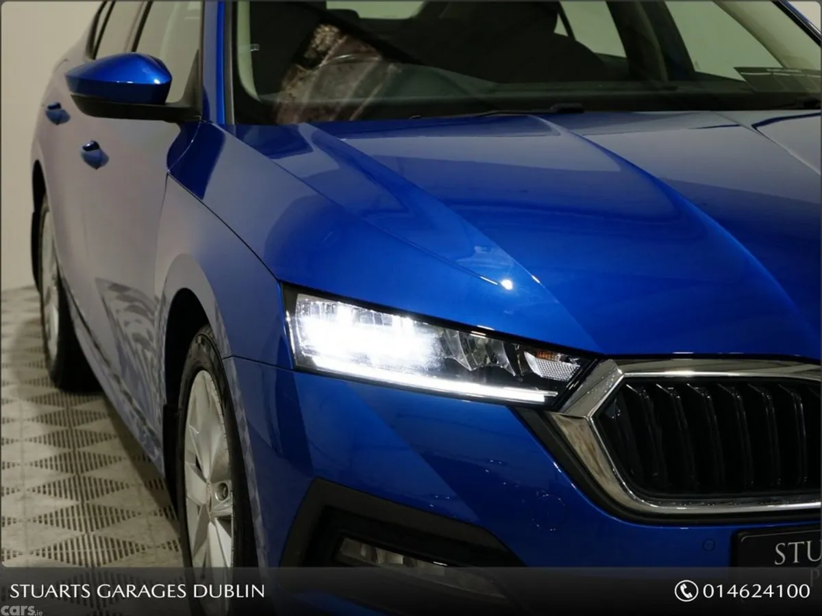 Skoda Octavia Saloon, Petrol, 2023, Blue