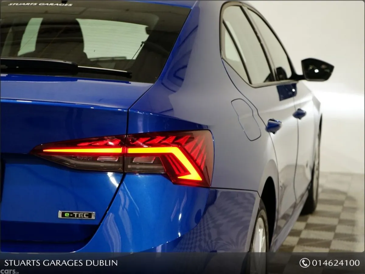 Skoda Octavia Saloon, Petrol, 2023, Blue