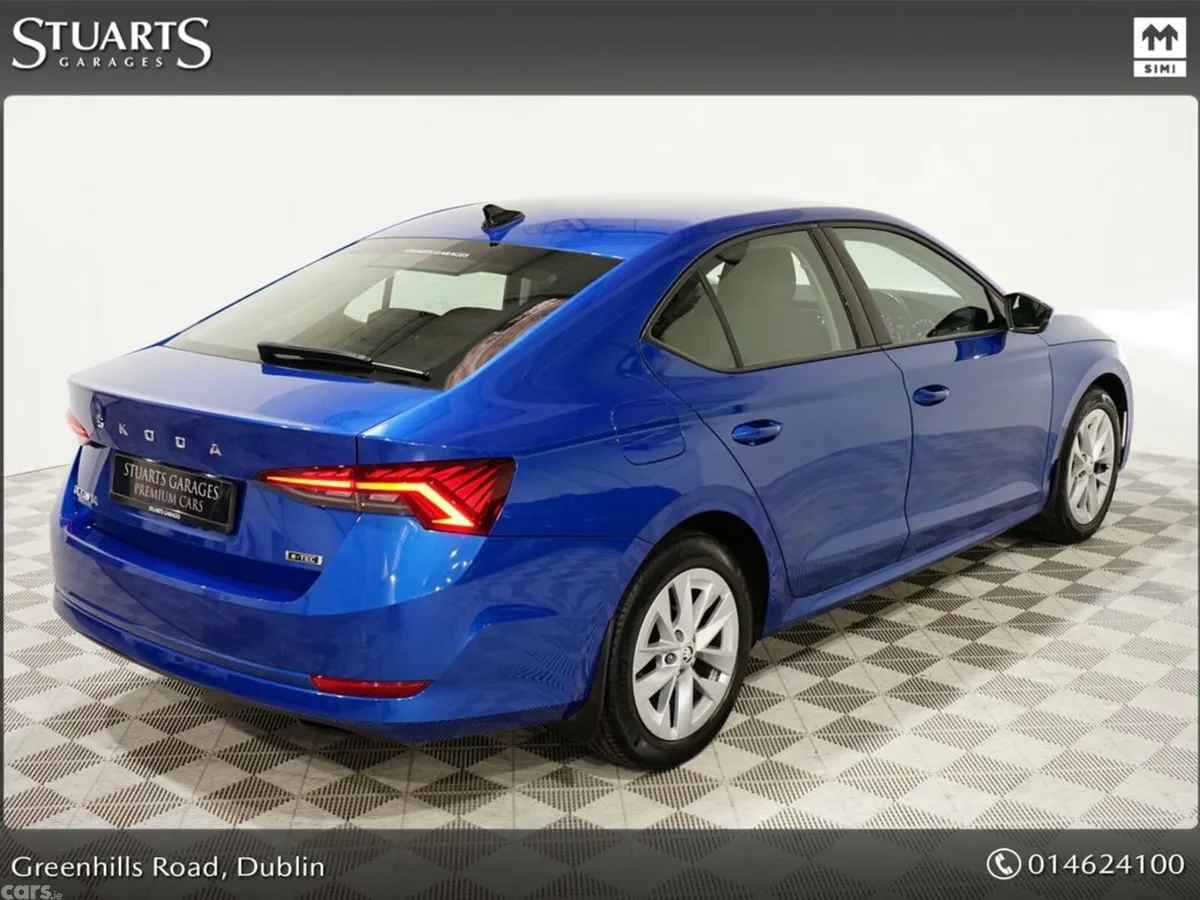 Skoda Octavia Saloon, Petrol, 2023, Blue