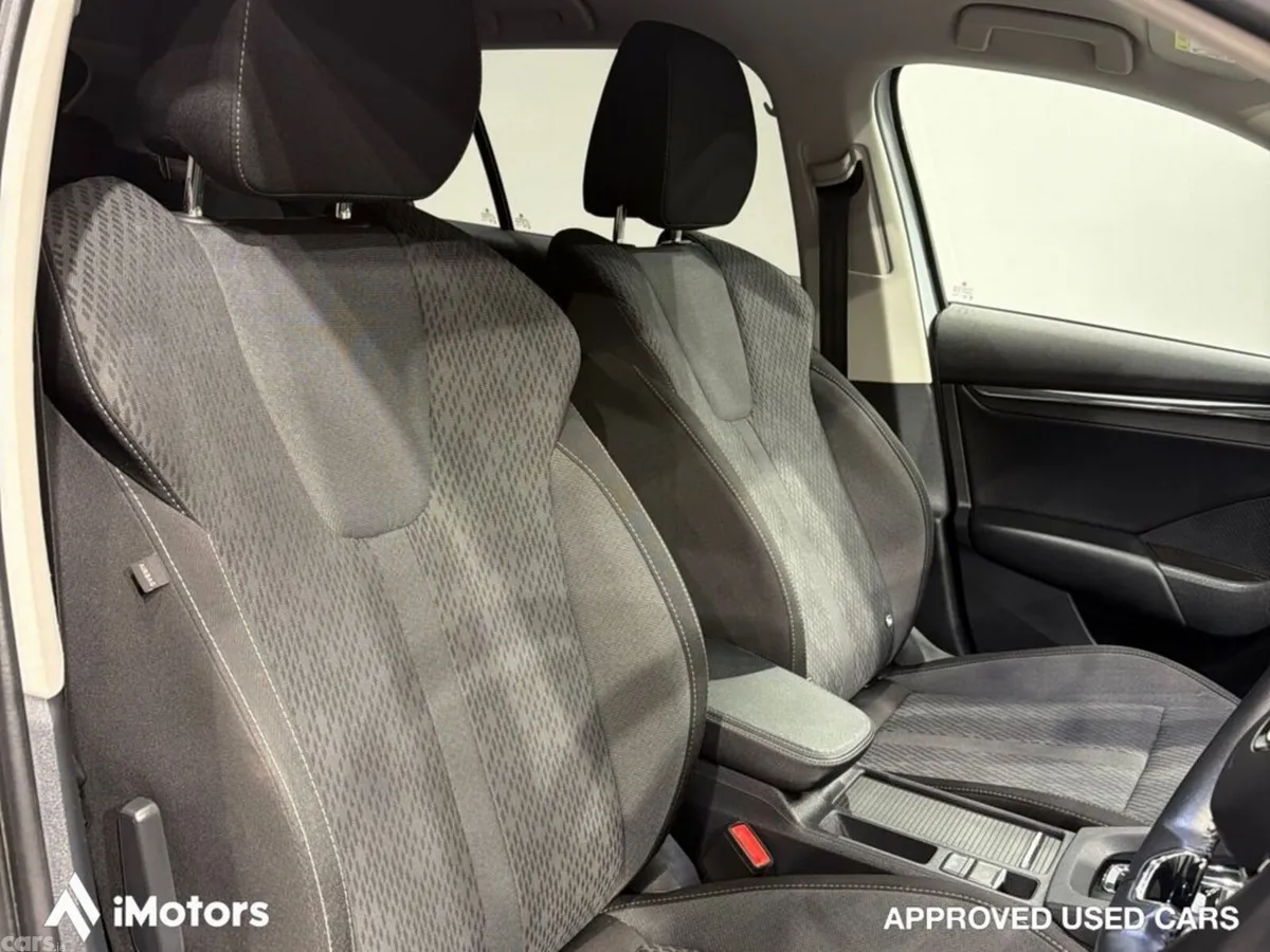 Skoda Octavia Estate, Diesel, 2023, Grey