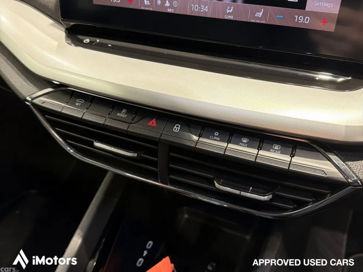 Skoda Octavia Estate, Diesel, 2023, Grey