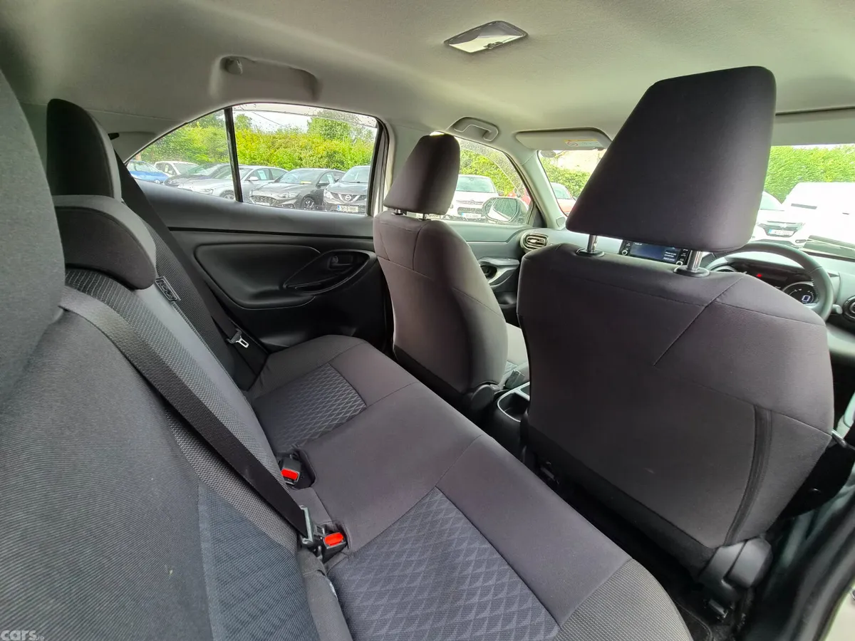 Toyota Yaris Cross SUV, Petrol Hybrid, 2023, White