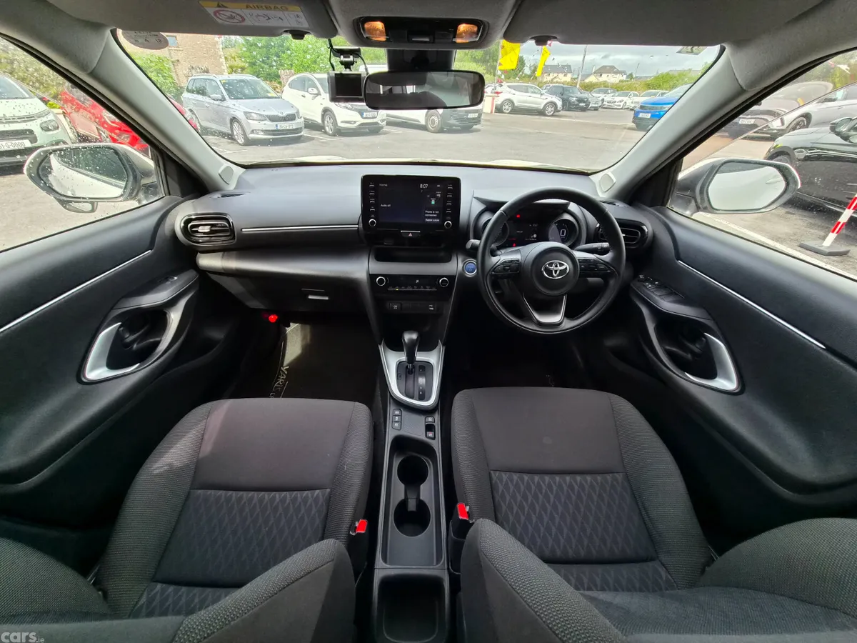 Toyota Yaris Cross SUV, Petrol Hybrid, 2023, White