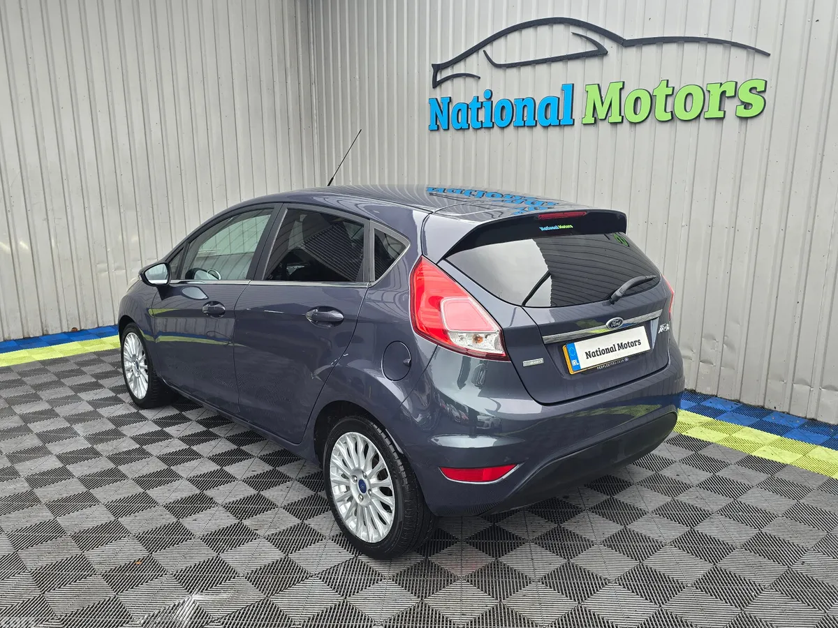Ford Fiesta Hatchback, Petrol, 2014, Grey
