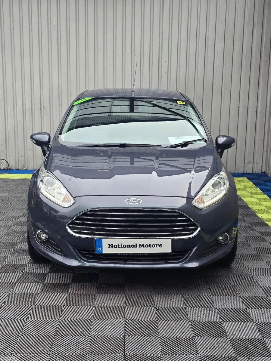 Ford Fiesta Hatchback, Petrol, 2014, Grey