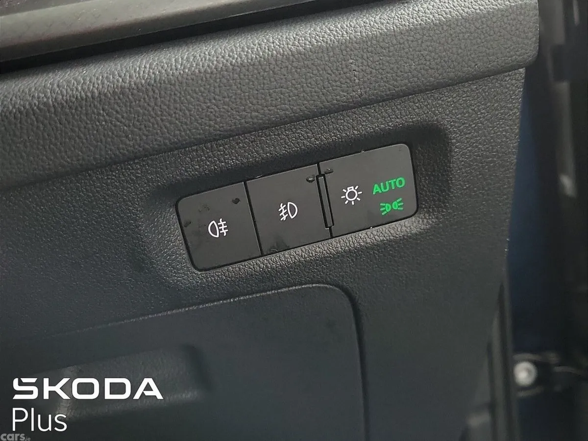 Skoda Octavia Saloon, Diesel, 2023, Blue