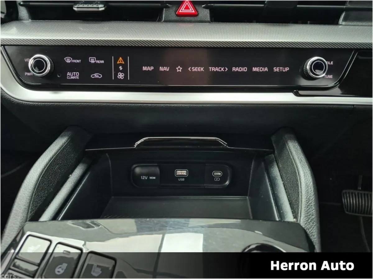 Kia Sportage SUV, Petrol Hybrid, 2023, Red