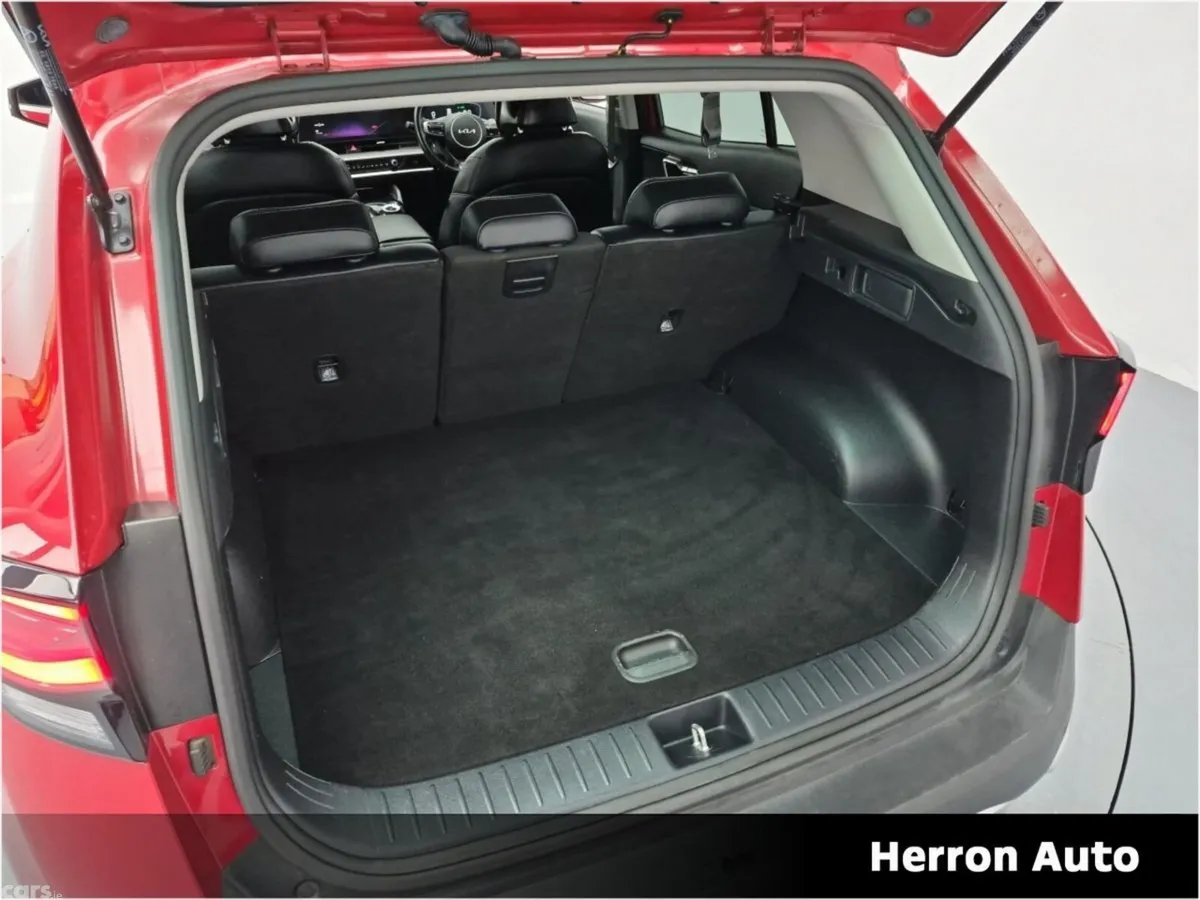 Kia Sportage SUV, Petrol Hybrid, 2023, Red