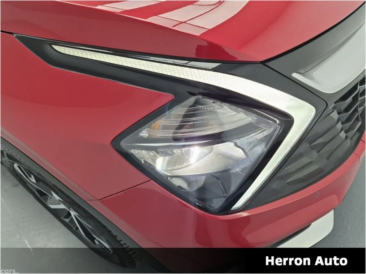 Kia Sportage SUV, Petrol Hybrid, 2023, Red