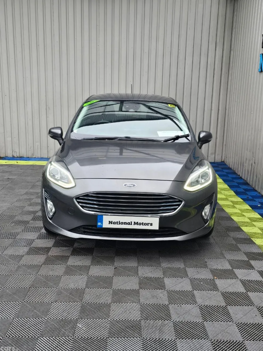 Ford Fiesta Hatchback, Petrol, 2017, Grey