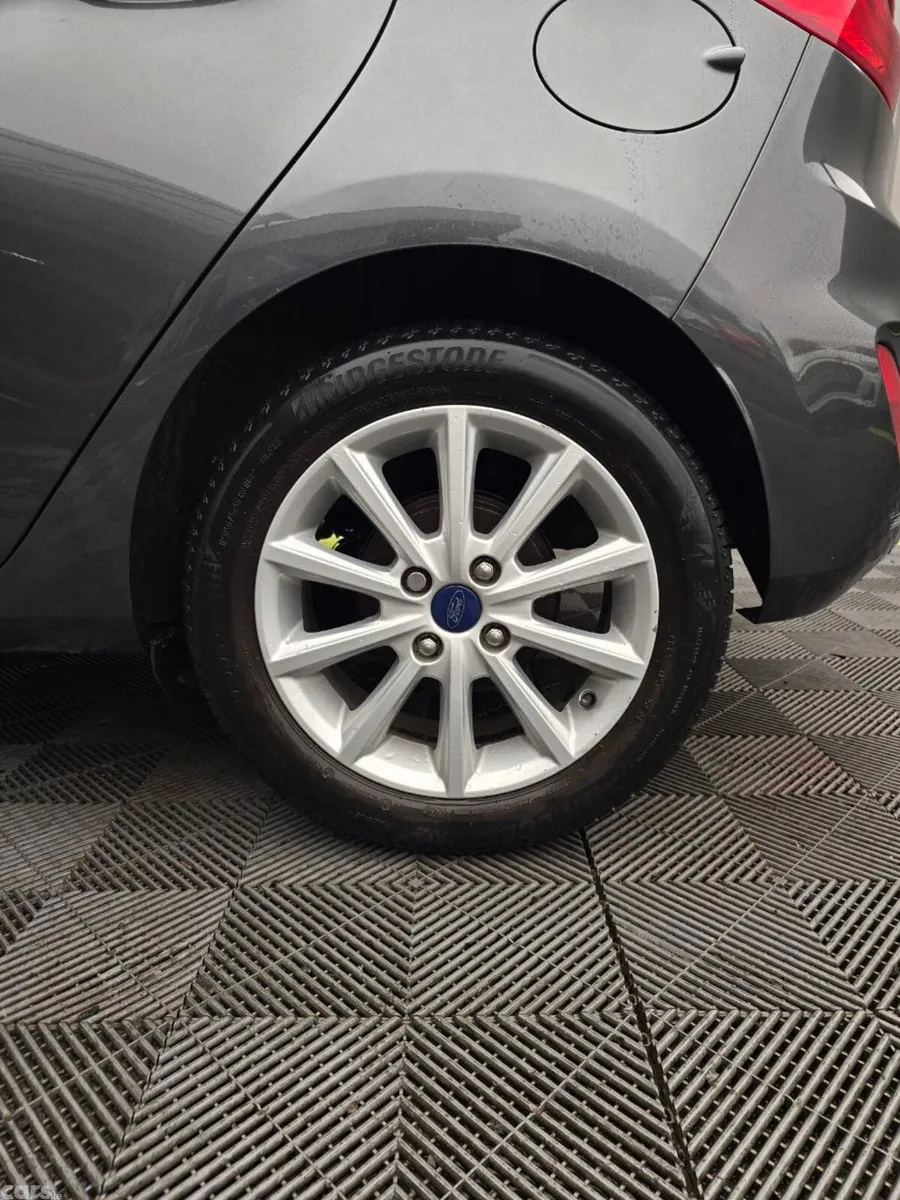 Ford Fiesta Hatchback, Petrol, 2017, Grey