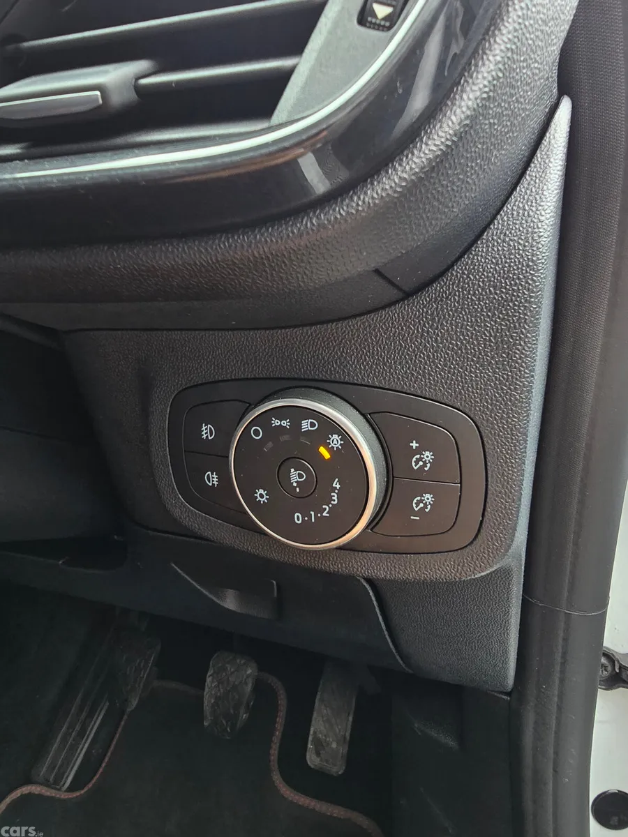 Ford Fiesta Hatchback, Petrol, 2020, White
