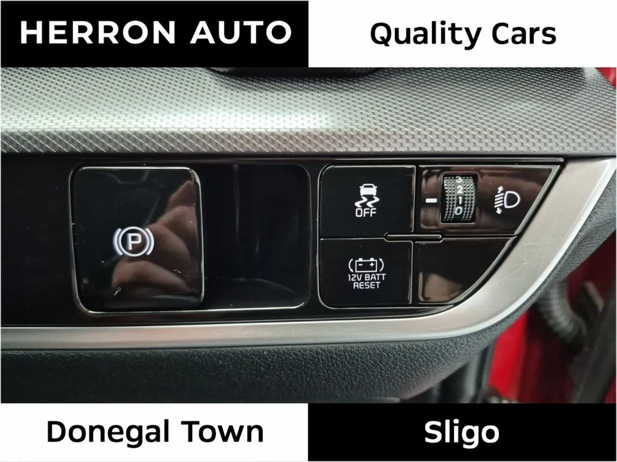 Kia Sportage SUV, Petrol Hybrid, 2023, Red