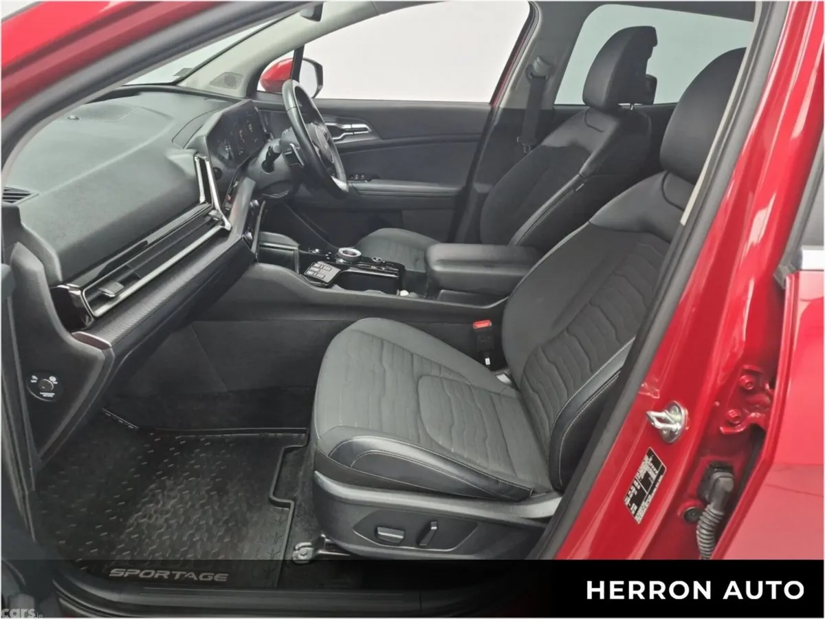Kia Sportage SUV, Petrol Hybrid, 2023, Red